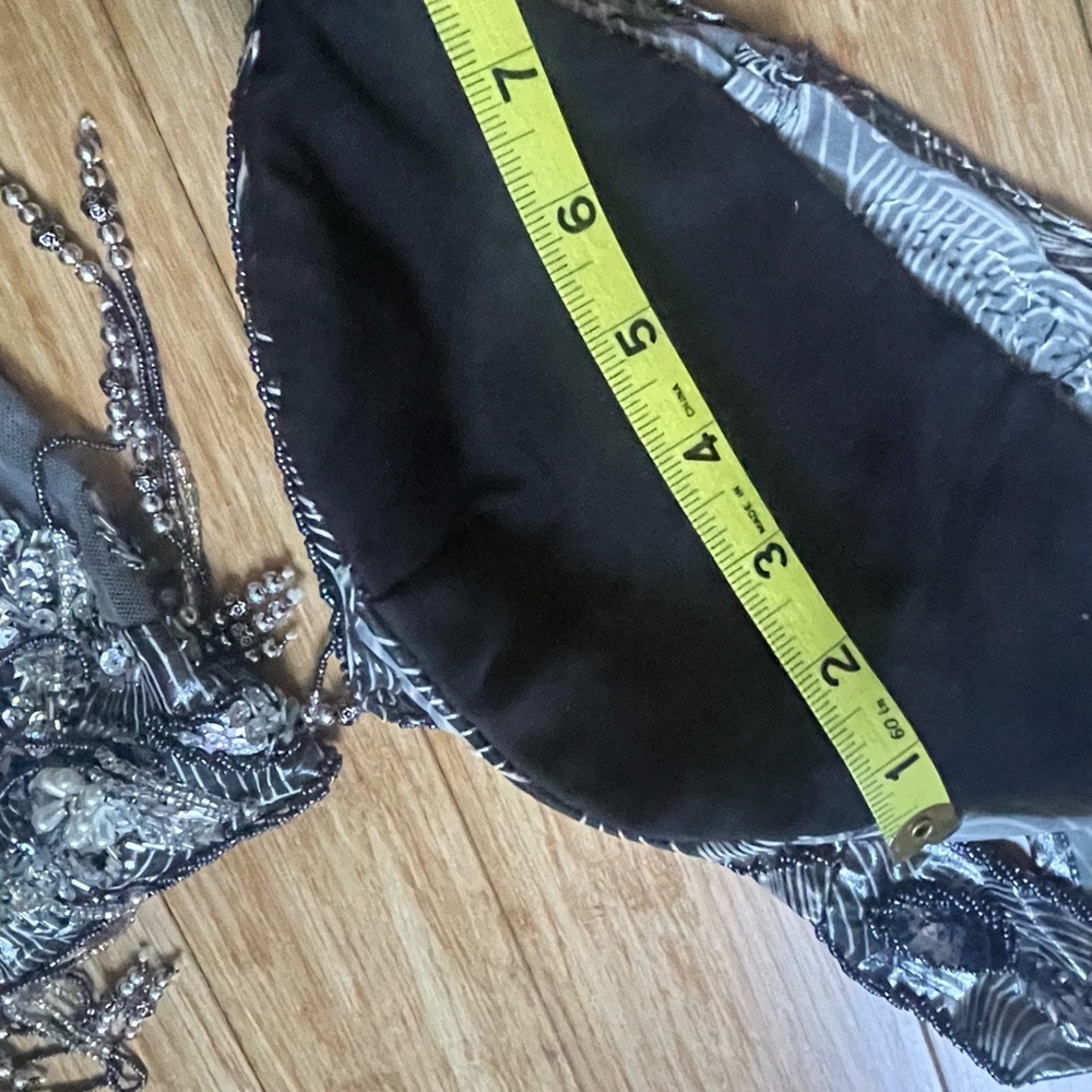 Silver metallic belly dance costume with asymmetrical sleeve - Picture 6 of 16